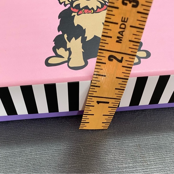 NWT Mark Tetro wristlet wallet in box. Pink wallet with yorkie.6“ x 4.5“ x 1.5“. - Picture 4 of 16